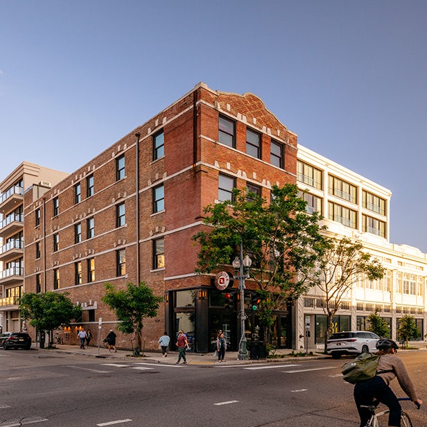 700 Baronne Street